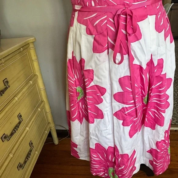 Lilly Pulitzer White Dress with Hot Pink Floral Motif - Picture 5 of 6